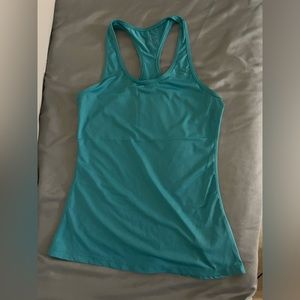 2XU turquoise tank top